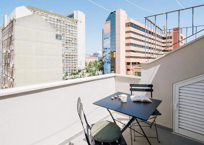 Netunno - 3 Bedrooms And Terrace In Arroios Apartment *