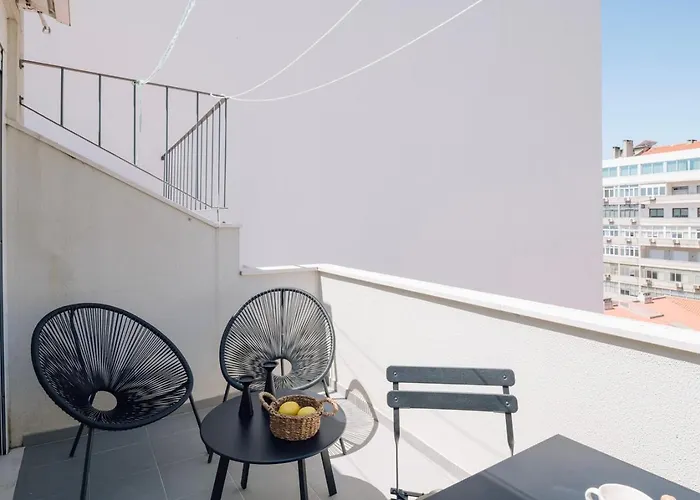 Апартаменти Netunno - 3 Bedrooms And Terrace In Arroios *