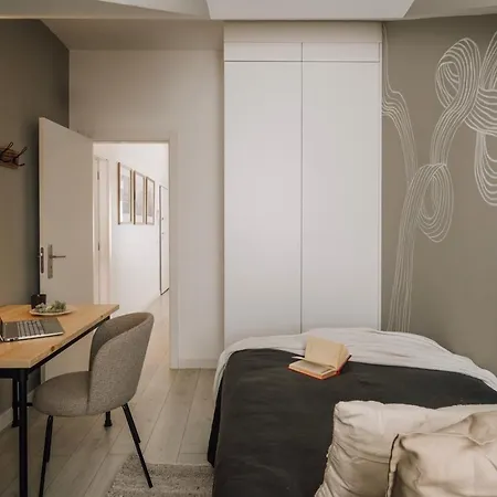 Netunno - 3 Bedrooms And Terrace In Arroios *